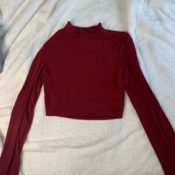 red satin long sleeved crop top - Picture 2 of 3